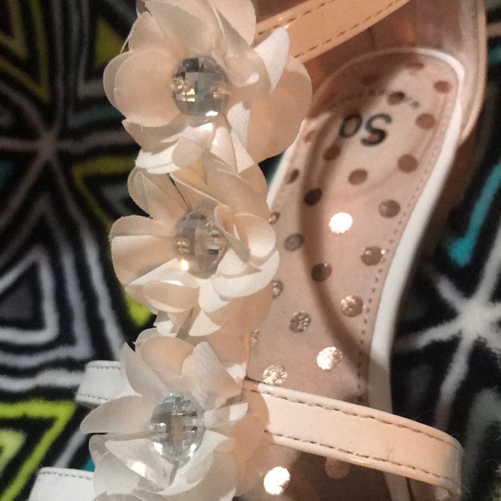 Shoes - Picture 3 of 4